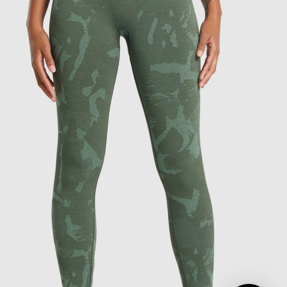Gymshark Adapt Camo M. Have matching bra on L.